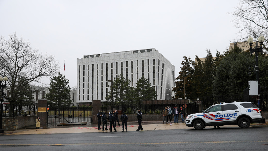 The Washington Post: El FBI intenta reclutar al personal de la Embajada de Rusia en EE.UU. y personas rusoparlantes con anuncios en las redes