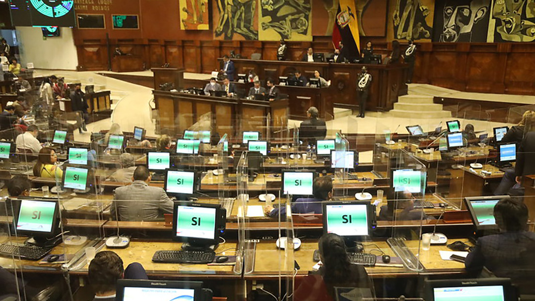 El archivo de una ley en el Parlamento de Ecuador desata una disputa entre el Ejecutivo y el Legislativo (y vuelve el fantasma de la "muerte cruzada")