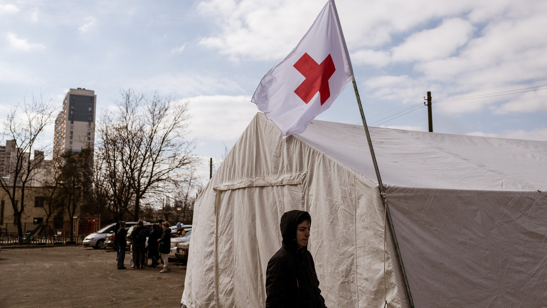 Kiev califica de "inaceptable" la decisión de la Cruz Roja de abrir una oficina para refugiados ucranianos en Rusia y le insta no hacerlo