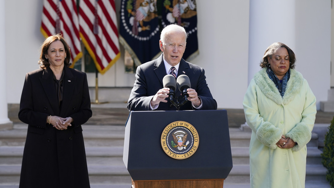 Biden firma un proyecto de ley que convierte el linchamiento en un crimen de odio federal