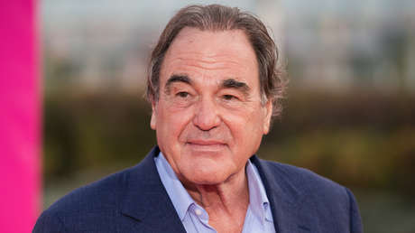 "Omiten los hechos principales cuando no es conveniente": Oliver Stone insta a "pensar con claridad" sobre la situación en Ucrania