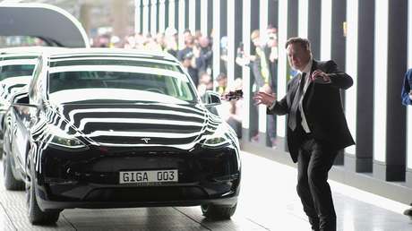 Elon Musk inaugura su primera fábrica europea de Tesla