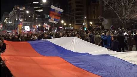 "Estamos en contra de la OTAN": miles de personas salen a marchar en Serbia en conmemoración del 23º aniversario de los bombardeos contra Yugoslavia