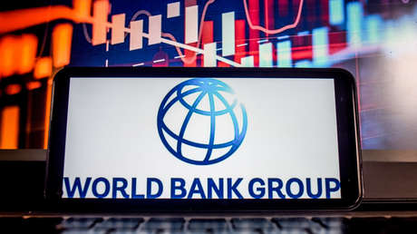 El Banco Mundial suspende cuatro proyectos en Afganistán tras restringir los talibanes el acceso de las niñas a la educación