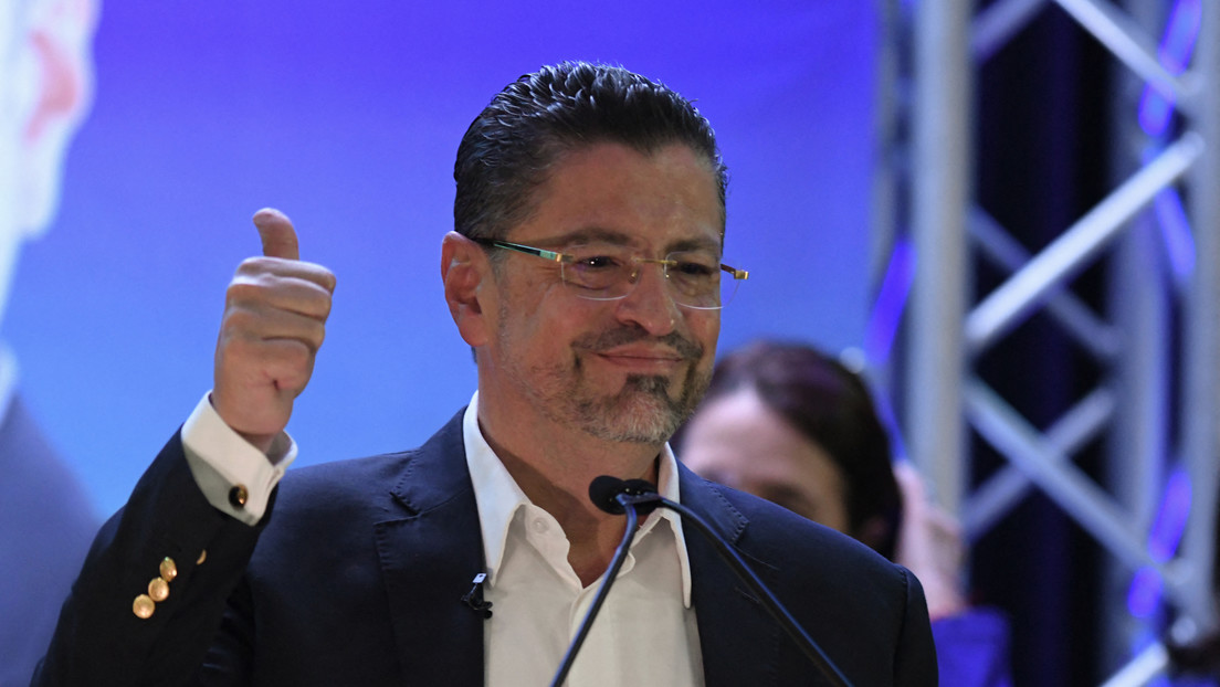 ¿Quién es Rodrigo Chaves, el nuevo presidente electo de Costa Rica?