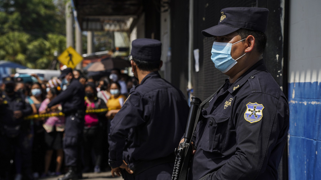En qué consisten las controvertidas medidas aprobadas en El Salvador para luchar contra las pandillas
