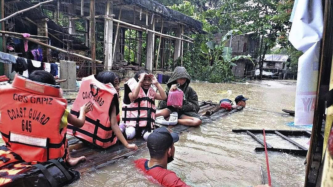 Más de 40 muertos y decenas de miles de evacuados tras el paso de la tormenta tropical Megi en Filipinas (FOTOS, VIDEOS)