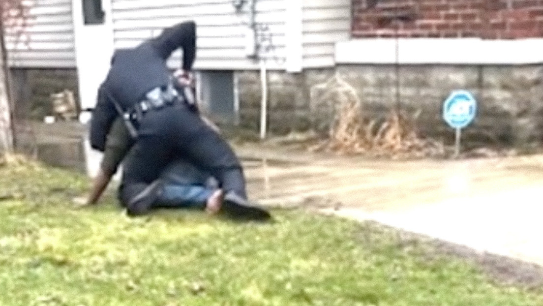 Un policía dispara a quemarropa en la cabeza de un inmigrante africano en EE.UU. (VIDEO)
