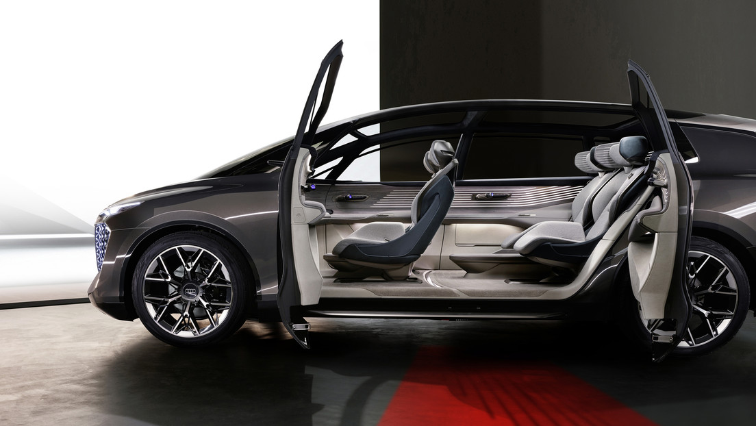 Audi presenta su nuevo vehículo eléctrico autónomo que actúa como un "salón sobre ruedas y una oficina móvil" (VIDEO)