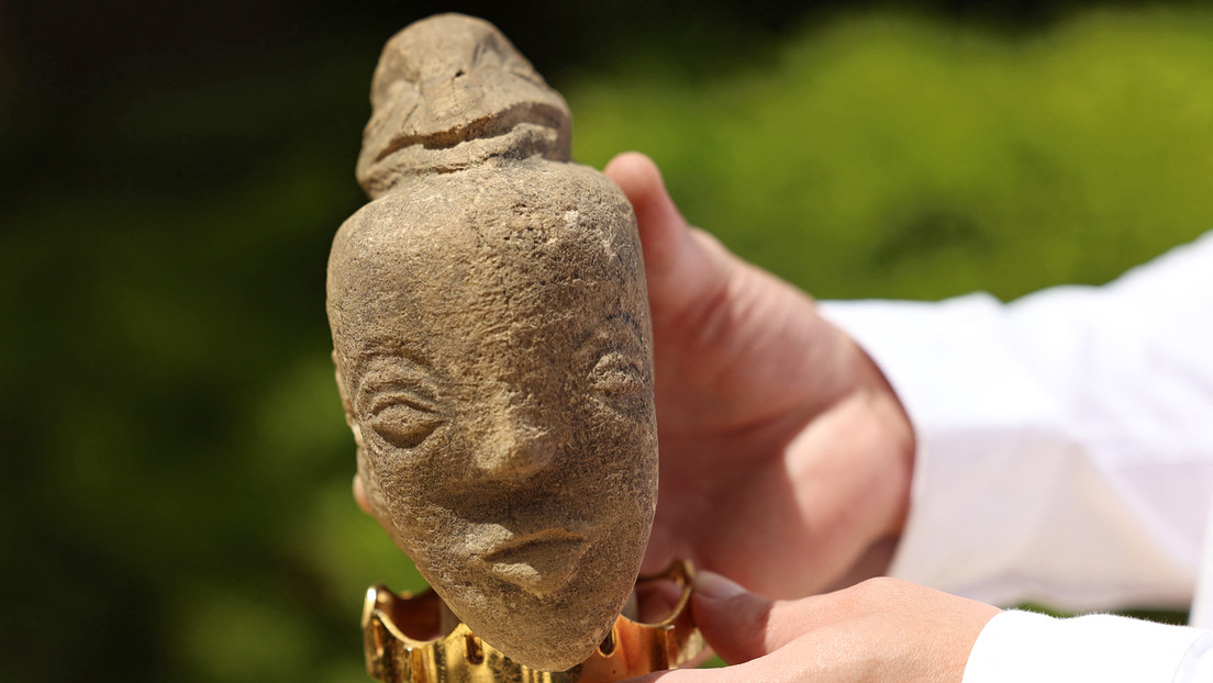 Un campesino palestino halla en su terreno una estatua de 4.500 años de edad