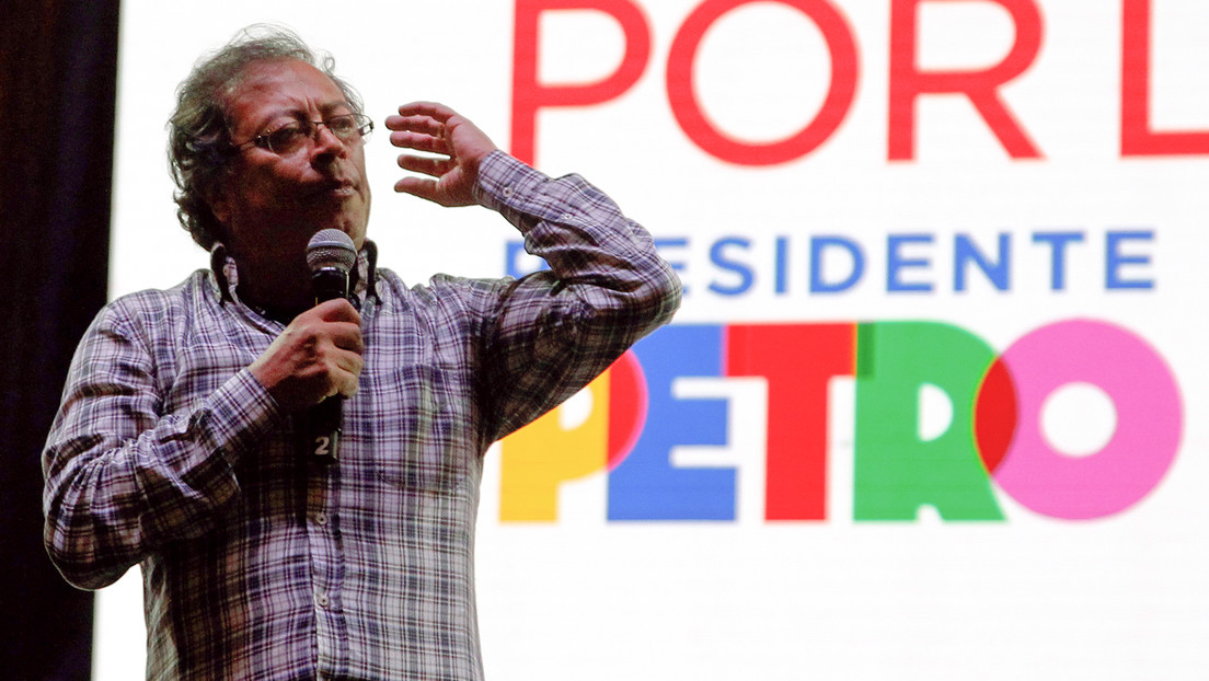 A un mes de las presidenciales en Colombia, Petro mantiene el liderazgo en las encuestas pero Gutiérrez recibe un respaldo decisivo