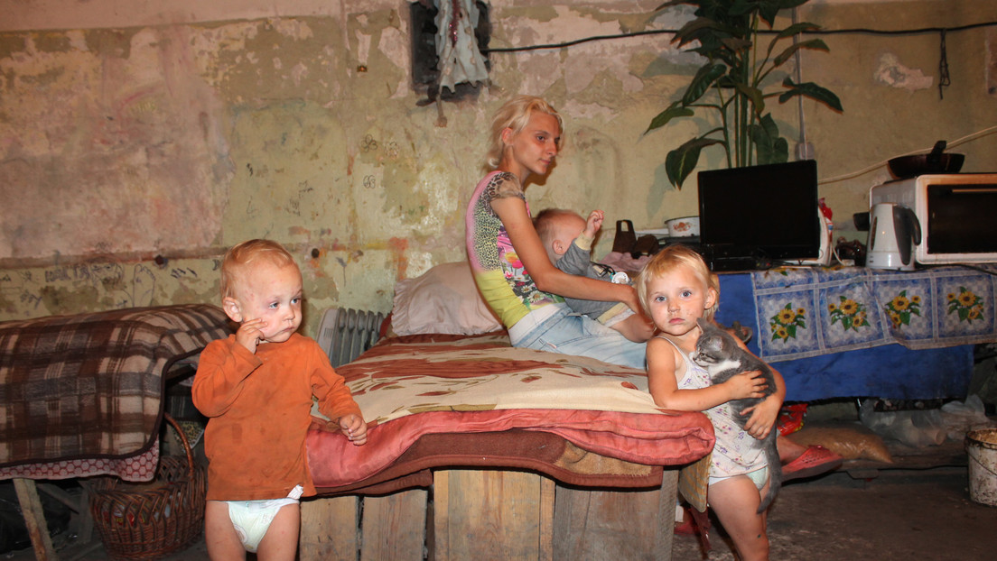 Canales ucranianos en Telegram hacen pasar las fotos con niños en Donbass de 2015 por menores escondidos actualmente en un sótano en Járkov