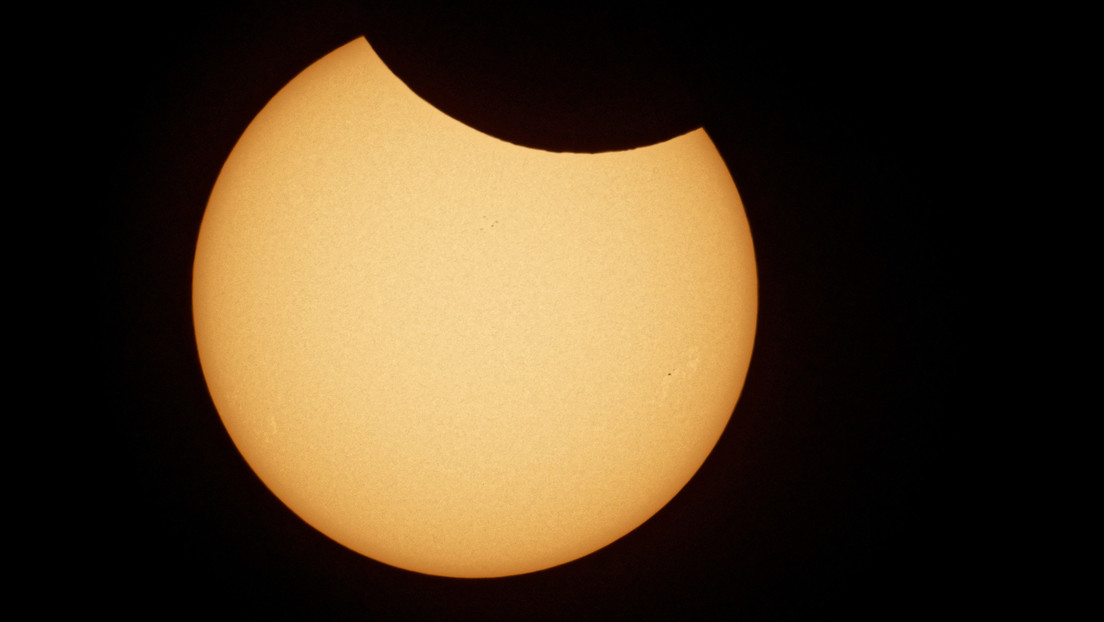 Una rara 'luna negra' bloqueará parcialmente el Sol este sábado en el primer eclipse solar del año y se podrá ver desde Sudamérica