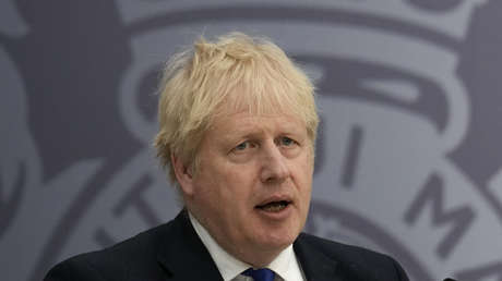 Boris Johnson anuncia un plan para trasladar a los migrantes ilegales a Ruanda