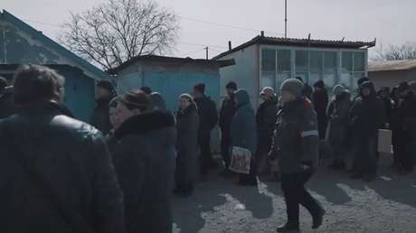 Habitantes de Mariúpol relatan cómo se comportan los nacionalistas del batallón Azov