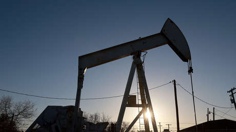 Bloomberg: Washington y Bruselas discuten el embargo y otras medidas contra el petróleo ruso en la Unión Europea