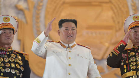 VIDEO: Kim Jong-un lanza una advertencia nuclear durante un desfile militar