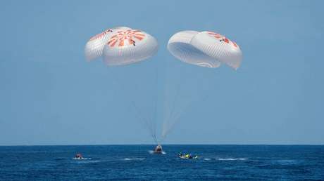 El primer equipo de astronautas completamente privado ameriza en el Atlántico tras pasar dos semanas en la EEI