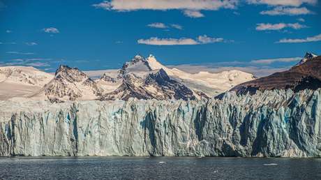 VIDEO: Turistas en Argentina captan el momento en que un gran témpano se desprende del glaciar Perito Moreno