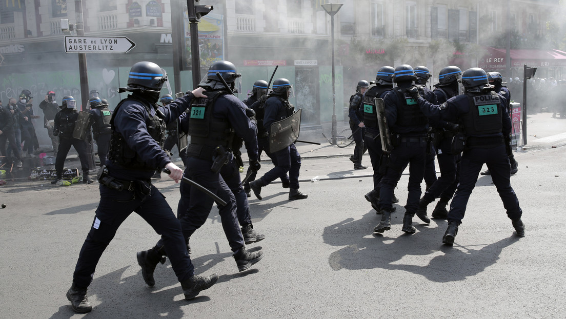 La Policía francesa dispersa con gases lacrimógenos a manifestantes que salieron a las calles el Día del Trabajo (VIDEOS)