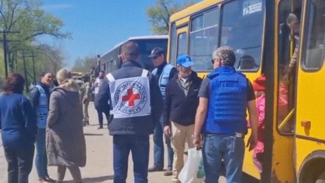 Los residentes de la liberada Mariúpol quieren volver a la tranquilidad y al trabajo