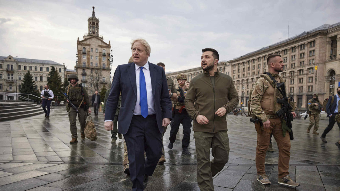 Boris Johnson frustró las conversaciones de paz entre Kiev y Moscú, reporta un medio ucraniano