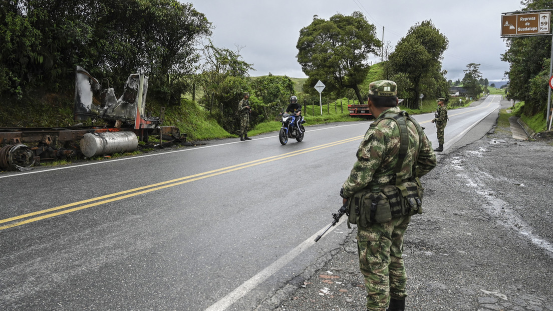 "Los privilegiados bailando sobre el dolor": Las redes rechazan la lujosa boda celebrada durante el 'paro armado' del Clan del Golfo en Colombia