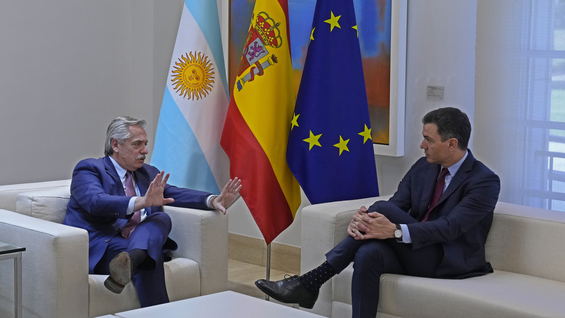 ¿Qué temas trataron Alberto Fernández y Pedro Sánchez durante su reunión en España?