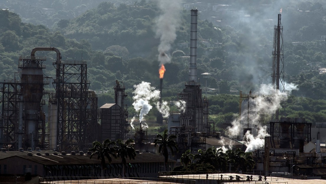 Caracas confirma que Washington autorizó a empresas petroleras estadounidenses y europeas para que "negocien y reinicien operaciones" en Venezuela