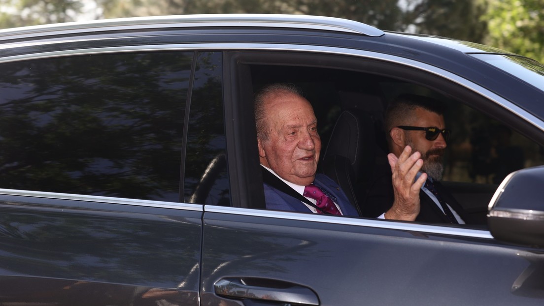 Juan Carlos I se encuentra con Felipe VI al final de su visita a España envuelta en polémica