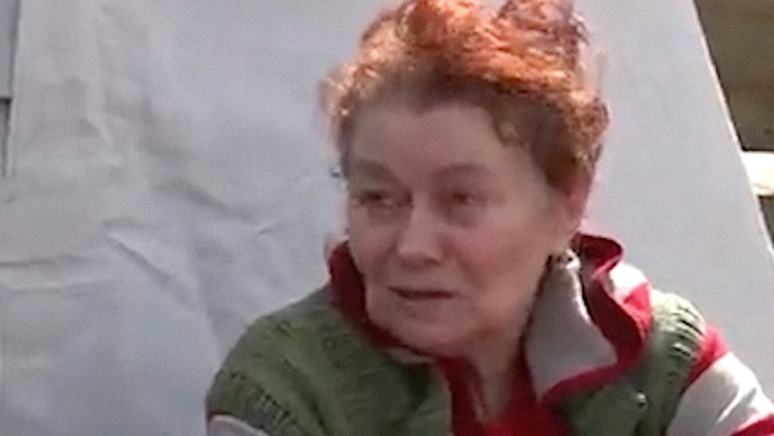 "Nadie nos dijo nada": una anciana evacuada de la planta Azovstal relata que los nacionalistas ucranianos no les dejaban salir de la siderúrgica
