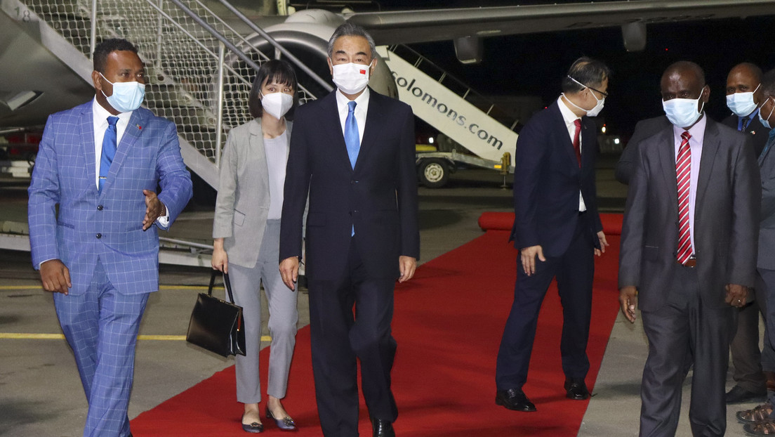 El ministro chino de Exteriores llega a las Islas Salomón en una visita "histórica" en medio de la inquietud de EE.UU. y de sus aliados en la región