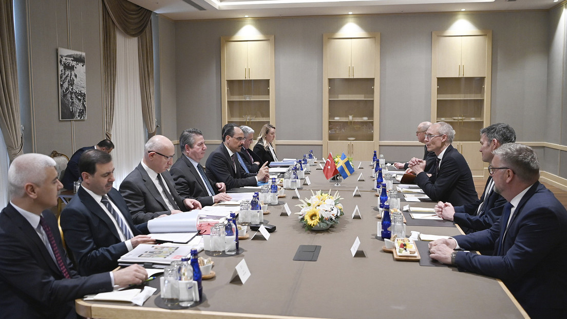 Reuters: Las conversaciones de Turquía con Suecia y Finlandia sobre su adhesión a la OTAN concluyeron sin avances claros