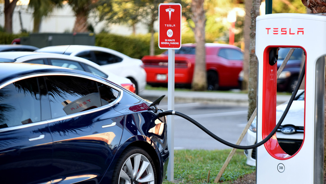 Científicos financiados por Tesla desarrollan una batería para coches eléctricos que podría durar 100 años