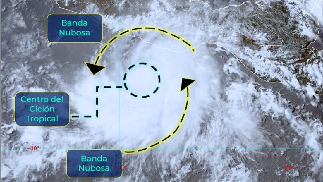 El huracán Agatha alcanza la categoría 2 de camino a las playas turísticas de México