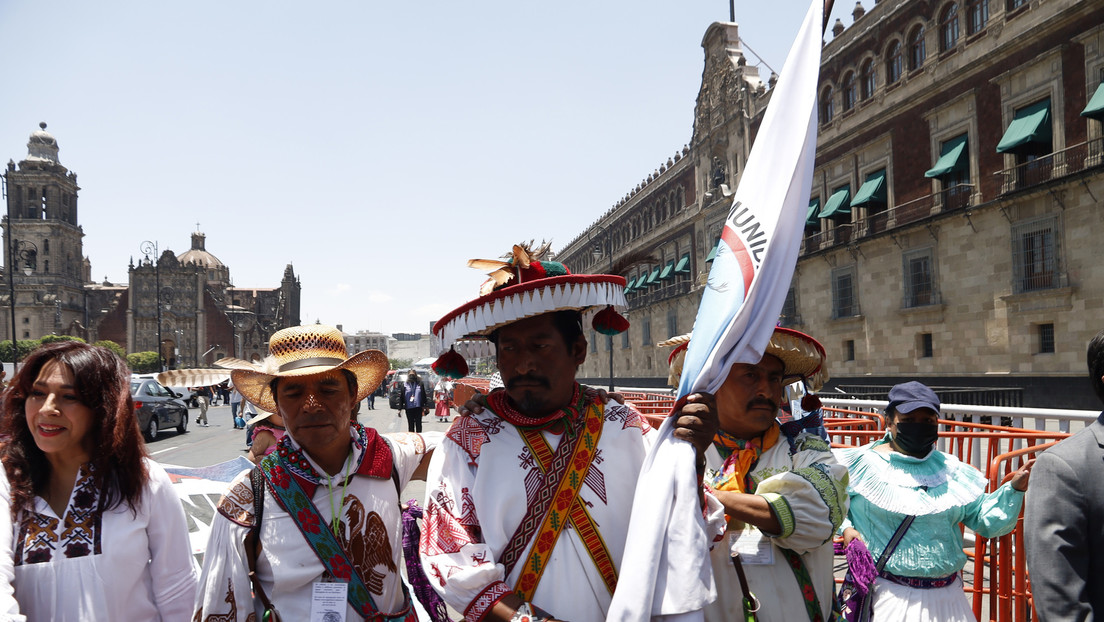 "Es un asunto de elemental justicia": López Obrador recibe a la comunidad indígena Wixárica para ayudarles en un conflicto agrario de más de 60 años