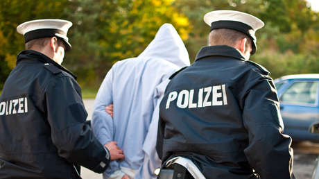 Frustran en Alemania un "presunto atentado terrorista nazi" al detener a un adolescente que planeaba ataques en dos escuelas