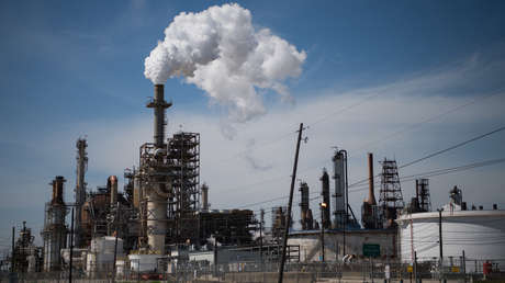 Una docena de refinerías de petróleo en EE.UU. supera los límites de emisiones de una sustancia cancerígena