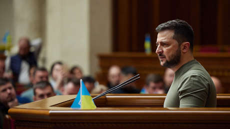 Zelenski firma una ley que permite prohibir los partidos políticos "prorrusos" en Ucrania