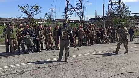 Ya son 1.730 los combatientes ucranianos parapetados en Azovstal que se entregaron a las tropas rusas, informa el Ministerio de Defensa de Rusia