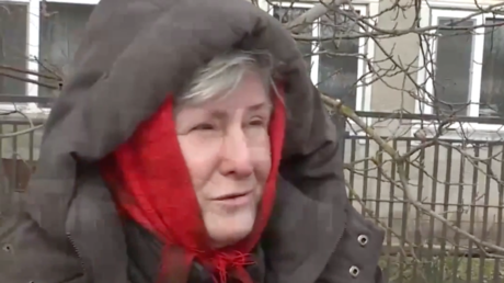 Son unos desalmados: una refugiada de Mariúpol denuncia que los combatientes ucranianos mantenían de rehenes a los civiles (VIDEO)