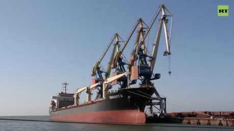 VIDEO: El puerto de Mariúpol recibe el primer buque mercante desde el inicio del operativo ruso en Ucrania