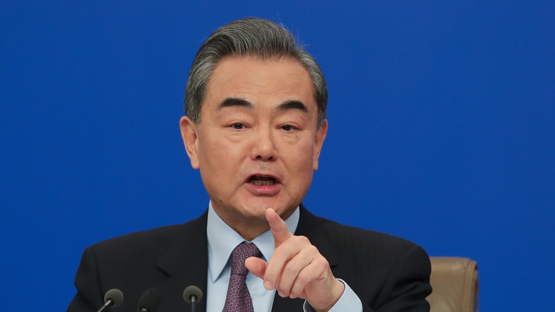 Canciller chino: "La seguridad internacional no puede ni debe garantizarse mediante el fortalecimiento de los bloques militares"