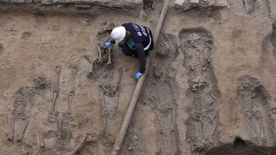 Hallan los restos de más de 40 personas en un cementerio de Lima de 500 años que podría albergar las momias de los últimos reyes incas