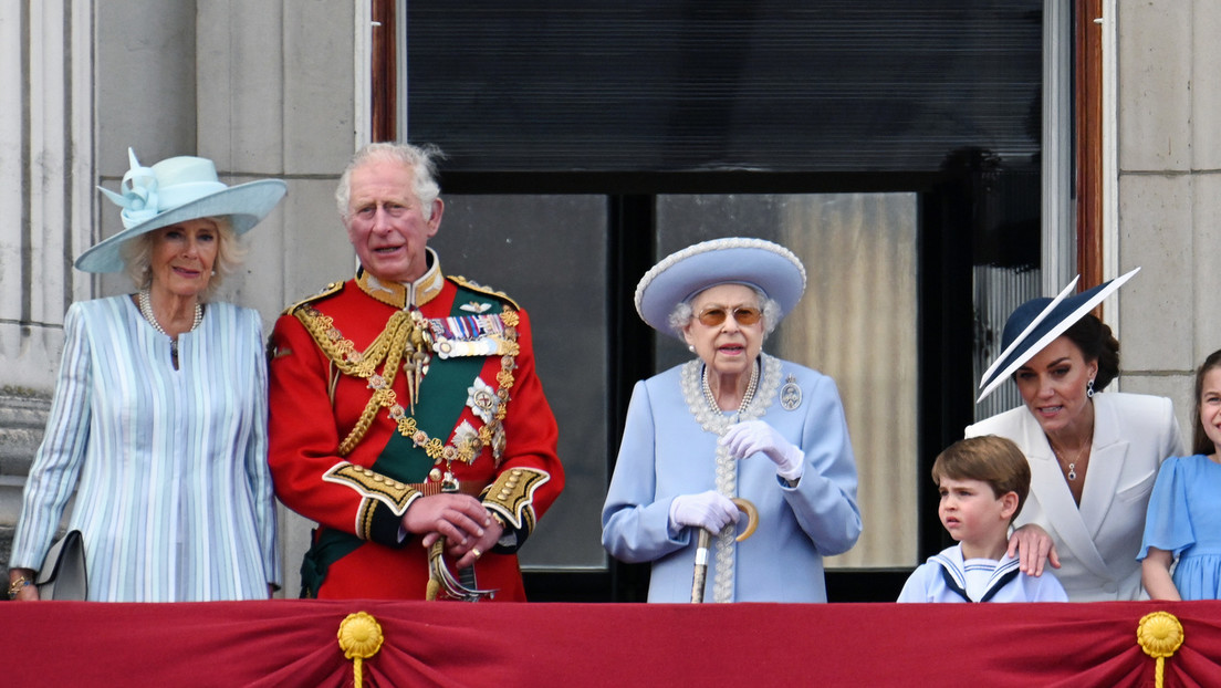 El 'hashtag' "abolan la monarquía" se vuelve tendencia en el inicio del Jubileo de Platino de la reina Isabel II