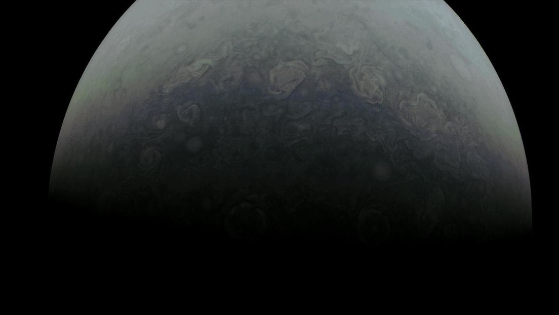 La sonda Juno de la NASA sobrevuela las cimas de las nubes de Júpiter a unos 210.000 kilómetros por hora (VIDEO)
