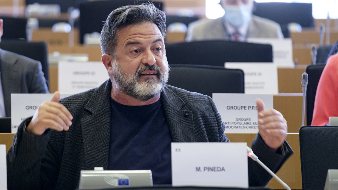 Eurodiputado: "La política de sanciones de la UE contra Moscú es hipócrita, porque compramos el mismo petróleo ruso"