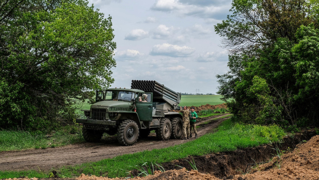 Ucrania admite que ya usó casi todas sus reservas de municiones de artillería y ahora depende de los suministros de Occidente