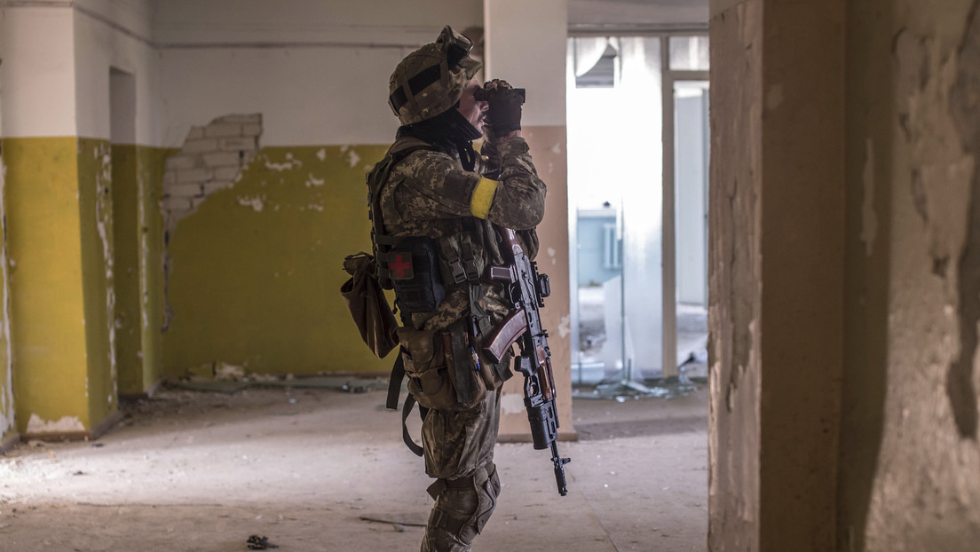 Ucrania pretende retirar a sus unidades de Severodonetsk con el pretexto de evacuar a civiles mediante corredores humanitarios, denuncia Rusia
