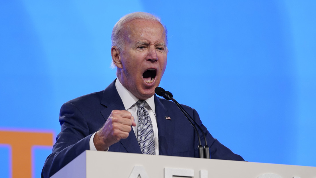 Biden acusa a varias petroleras de tener enormes ganancias en "tiempos de guerra" y culpa a Putin por el "dolor financiero" que sufre EE.UU.